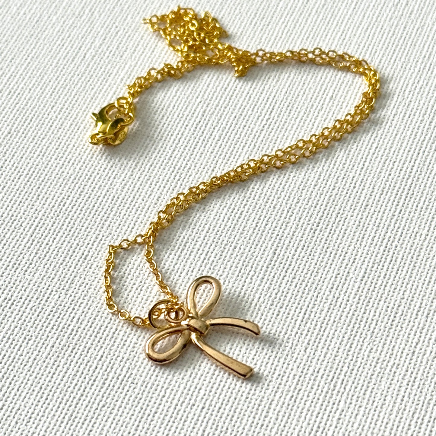 Bow Necklace