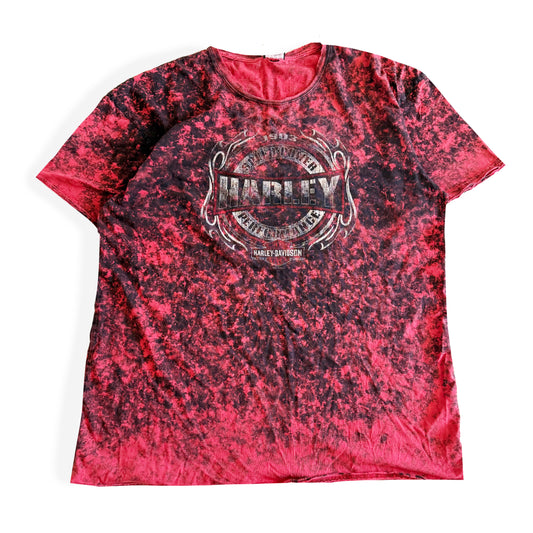 Pinky red t-shirt with black ie dye effect, and the harley davidson logo on the front - on a white background. 