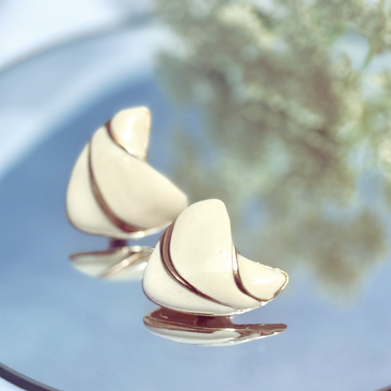 Secondhand Gold Toned and Ivory Coloured Earrings